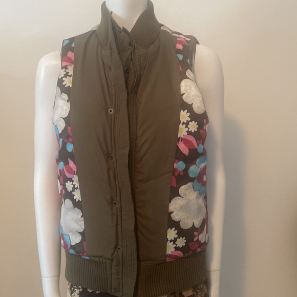Quilted Vest  Size  12-14 XL Sage Color Floral Lining - Picture 12 of 12